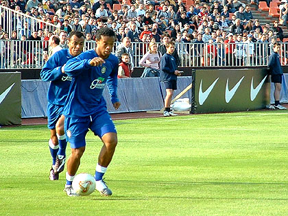 10-ronaldinho-cafu-passzaval